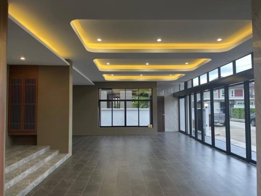 Large Single Detached House in Prego Green San Kamphaeng project
